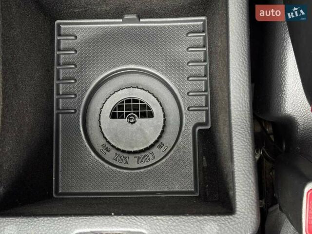 Сірий Хендай Санта Фе, об'ємом двигуна 2.19 л та пробігом 284 тис. км за 8400 $, фото 42 на Automoto.ua