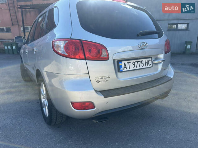 Серый Хендай Санта Фе, объемом двигателя 2.19 л и пробегом 301 тыс. км за 8500 $, фото 14 на Automoto.ua