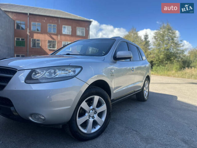 Серый Хендай Санта Фе, объемом двигателя 2.19 л и пробегом 301 тыс. км за 8500 $, фото 7 на Automoto.ua