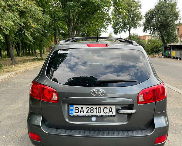 Серый Хендай Санта Фе, объемом двигателя 2.19 л и пробегом 285 тыс. км за 9800 $, фото 4 на Automoto.ua