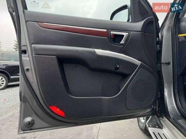 Сірий Хендай Санта Фе, об'ємом двигуна 2.19 л та пробігом 284 тис. км за 8400 $, фото 19 на Automoto.ua