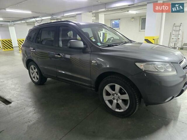 Серый Хендай Санта Фе, объемом двигателя 2.2 л и пробегом 264 тыс. км за 8880 $, фото 6 на Automoto.ua
