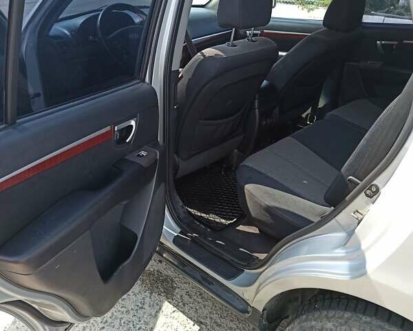 Сірий Хендай Санта Фе, об'ємом двигуна 2.2 л та пробігом 220 тис. км за 9500 $, фото 6 на Automoto.ua