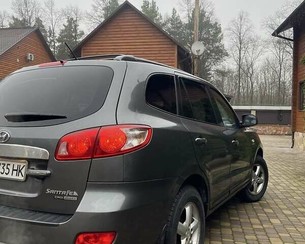 Серый Хендай Санта Фе, объемом двигателя 2.2 л и пробегом 268 тыс. км за 9000 $, фото 3 на Automoto.ua