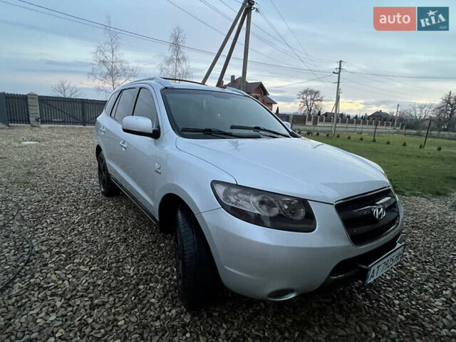 Серый Хендай Санта Фе, объемом двигателя 2.2 л и пробегом 205 тыс. км за 10300 $, фото 1 на Automoto.ua