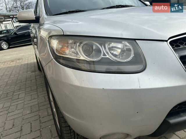 Серый Хендай Санта Фе, объемом двигателя 2.19 л и пробегом 249 тыс. км за 8300 $, фото 15 на Automoto.ua