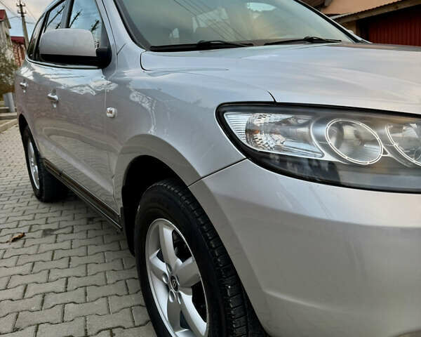 Серый Хендай Санта Фе, объемом двигателя 2.2 л и пробегом 297 тыс. км за 10300 $, фото 9 на Automoto.ua