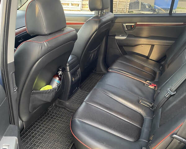 Серый Хендай Санта Фе, объемом двигателя 2.19 л и пробегом 334 тыс. км за 10000 $, фото 17 на Automoto.ua