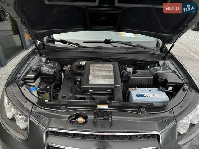 Сірий Хендай Санта Фе, об'ємом двигуна 2.19 л та пробігом 284 тис. км за 8400 $, фото 75 на Automoto.ua