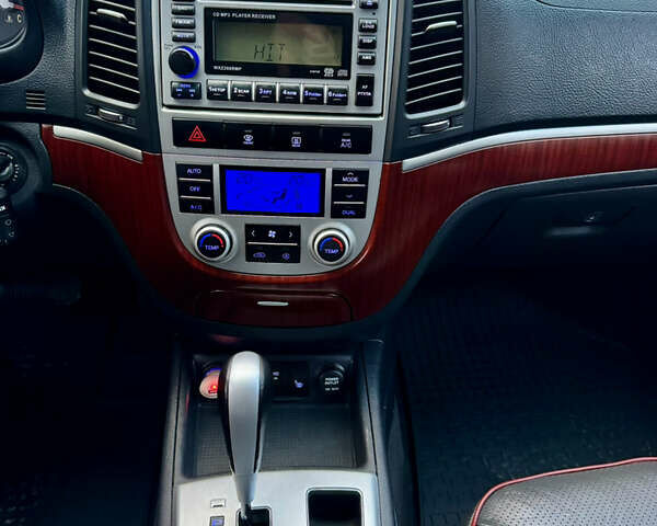 Серый Хендай Санта Фе, объемом двигателя 2.2 л и пробегом 297 тыс. км за 10300 $, фото 31 на Automoto.ua