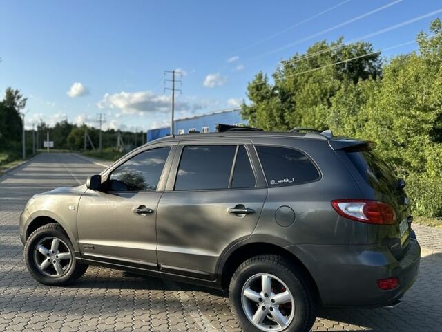 Серый Хендай Санта Фе, объемом двигателя 2.2 л и пробегом 325 тыс. км за 9500 $, фото 1 на Automoto.ua