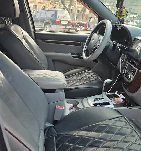 Сірий Хендай Санта Фе, об'ємом двигуна 2.66 л та пробігом 273 тис. км за 10500 $, фото 13 на Automoto.ua