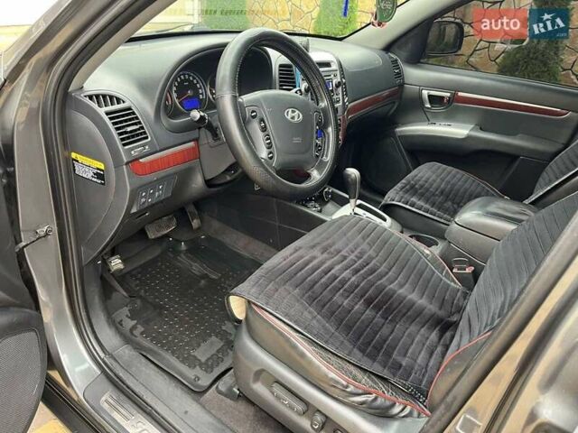 Серый Хендай Санта Фе, объемом двигателя 2.19 л и пробегом 320 тыс. км за 10300 $, фото 11 на Automoto.ua