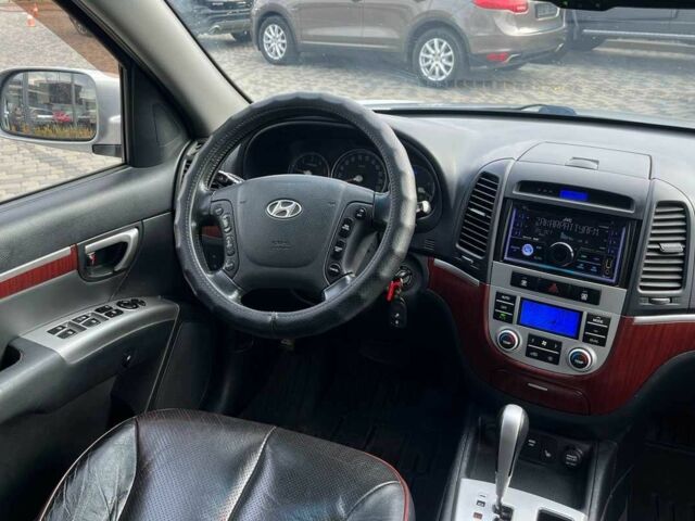 Серый Хендай Санта Фе, объемом двигателя 2.2 л и пробегом 254 тыс. км за 11300 $, фото 9 на Automoto.ua