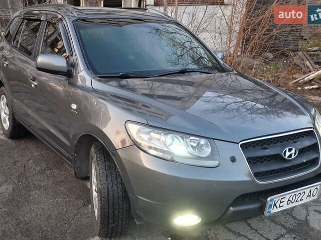 Серый Хендай Санта Фе, объемом двигателя 2.2 л и пробегом 249 тыс. км за 9000 $, фото 1 на Automoto.ua