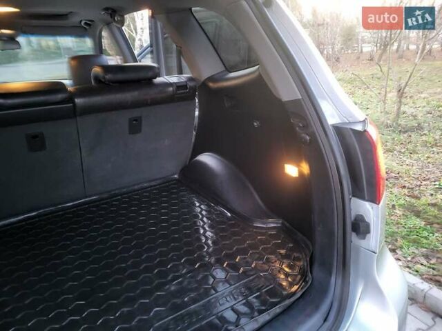 Серый Хендай Санта Фе, объемом двигателя 2.19 л и пробегом 302 тыс. км за 9990 $, фото 102 на Automoto.ua