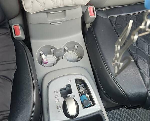 Сірий Хендай Санта Фе, об'ємом двигуна 2.66 л та пробігом 273 тис. км за 10500 $, фото 7 на Automoto.ua