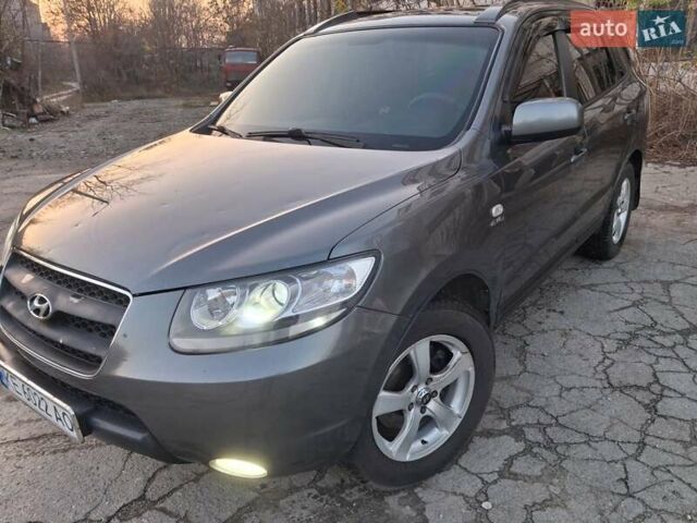 Серый Хендай Санта Фе, объемом двигателя 2.2 л и пробегом 249 тыс. км за 9000 $, фото 2 на Automoto.ua
