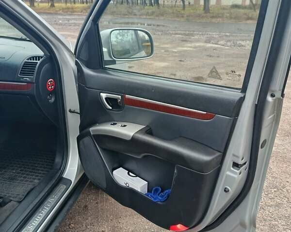 Сірий Хендай Санта Фе, об'ємом двигуна 2.2 л та пробігом 208 тис. км за 8650 $, фото 12 на Automoto.ua