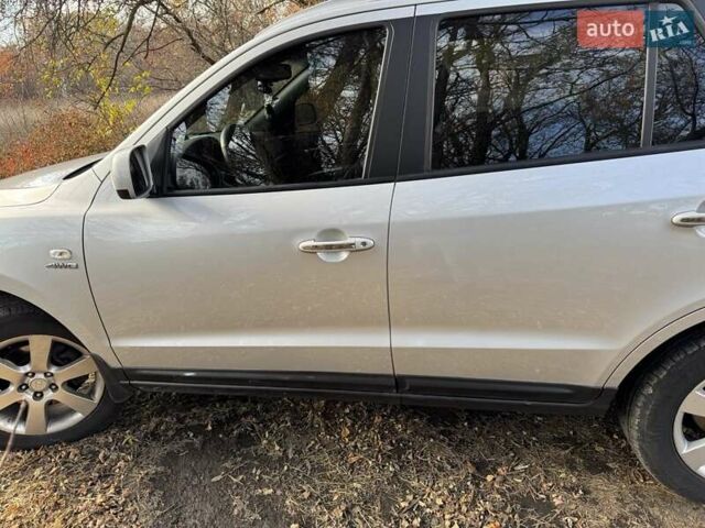 Серый Хендай Санта Фе, объемом двигателя 2.2 л и пробегом 232 тыс. км за 10500 $, фото 11 на Automoto.ua