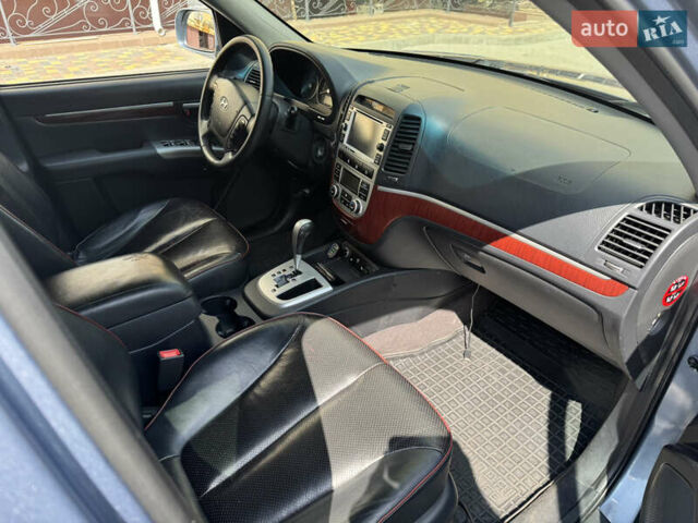 Серый Хендай Санта Фе, объемом двигателя 2.66 л и пробегом 255 тыс. км за 9500 $, фото 7 на Automoto.ua