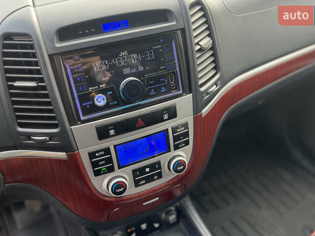 Серый Хендай Санта Фе, объемом двигателя 2.19 л и пробегом 254 тыс. км за 11300 $, фото 14 на Automoto.ua