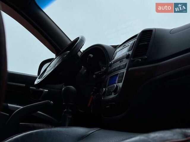 Сірий Хендай Санта Фе, об'ємом двигуна 2.19 л та пробігом 284 тис. км за 8400 $, фото 72 на Automoto.ua