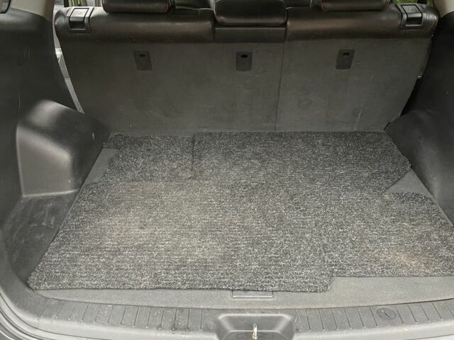 Серый Хендай Санта Фе, объемом двигателя 2.2 л и пробегом 268 тыс. км за 9000 $, фото 17 на Automoto.ua