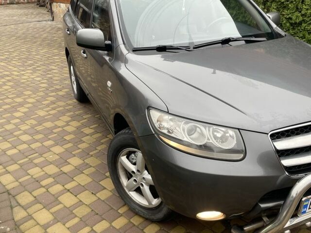 Серый Хендай Санта Фе, объемом двигателя 2.2 л и пробегом 268 тыс. км за 9000 $, фото 6 на Automoto.ua