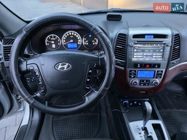 Серый Хендай Санта Фе, объемом двигателя 2.2 л и пробегом 251 тыс. км за 9333 $, фото 31 на Automoto.ua