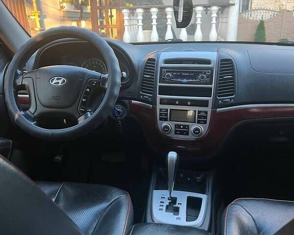Серый Хендай Санта Фе, объемом двигателя 2.19 л и пробегом 314 тыс. км за 8700 $, фото 10 на Automoto.ua