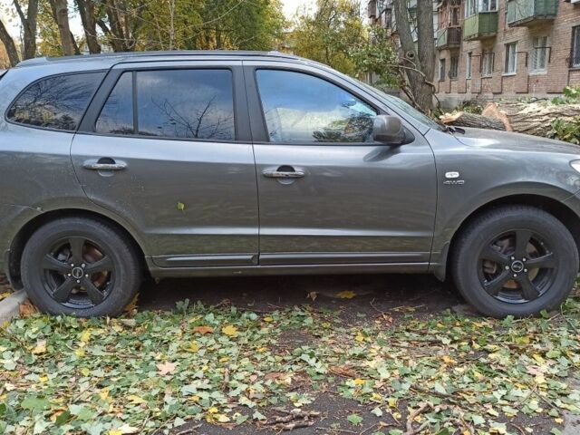 Серый Хендай Санта Фе, объемом двигателя 2.2 л и пробегом 170 тыс. км за 5000 $, фото 6 на Automoto.ua
