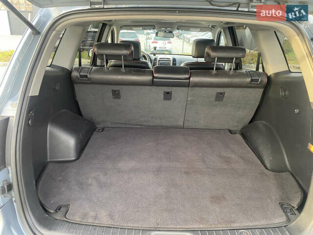 Серый Хендай Санта Фе, объемом двигателя 2.19 л и пробегом 334 тыс. км за 10000 $, фото 12 на Automoto.ua