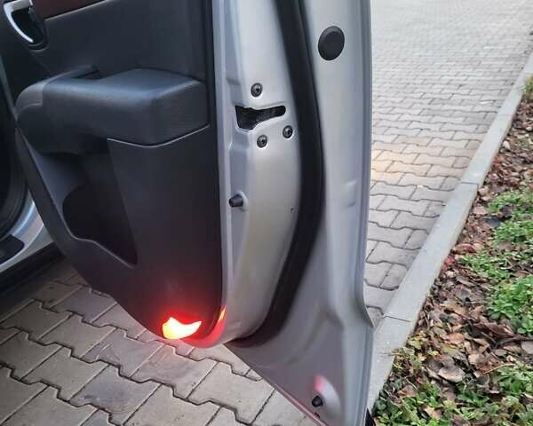 Серый Хендай Санта Фе, объемом двигателя 2.19 л и пробегом 302 тыс. км за 9990 $, фото 95 на Automoto.ua