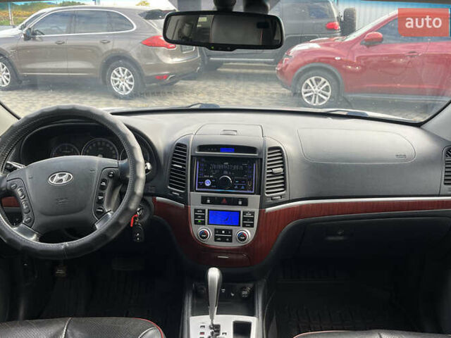 Серый Хендай Санта Фе, объемом двигателя 2.19 л и пробегом 254 тыс. км за 11300 $, фото 8 на Automoto.ua
