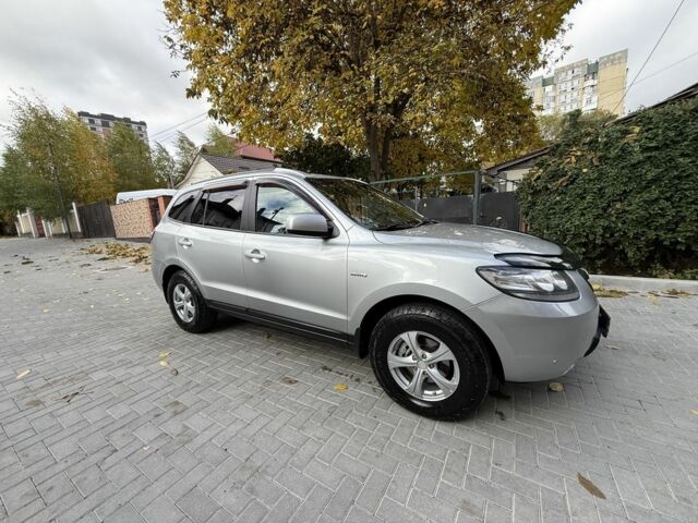 Серый Хендай Санта Фе, объемом двигателя 2.7 л и пробегом 165 тыс. км за 8500 $, фото 3 на Automoto.ua