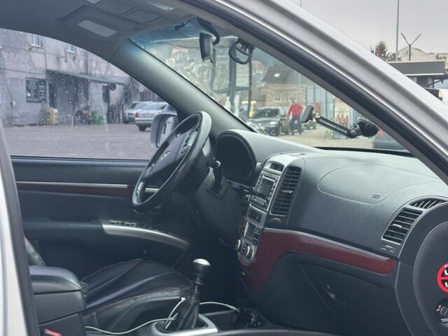 Сірий Хендай Санта Фе, об'ємом двигуна 2.2 л та пробігом 200 тис. км за 9299 $, фото 10 на Automoto.ua