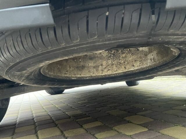 Серый Хендай Санта Фе, объемом двигателя 2.2 л и пробегом 268 тыс. км за 9000 $, фото 20 на Automoto.ua