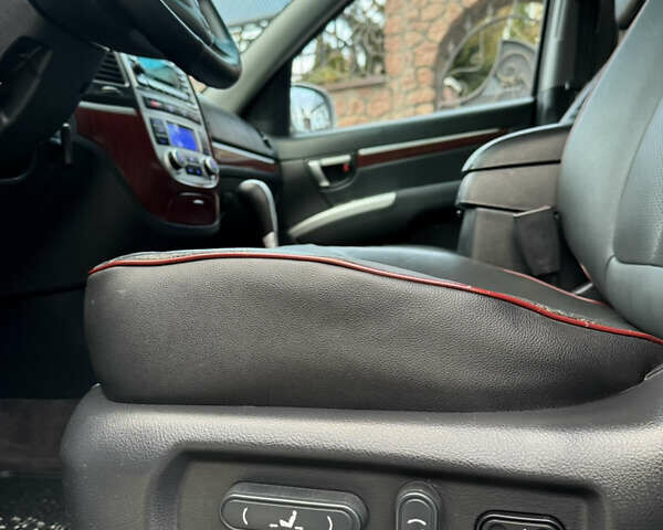 Серый Хендай Санта Фе, объемом двигателя 2.2 л и пробегом 297 тыс. км за 10300 $, фото 29 на Automoto.ua