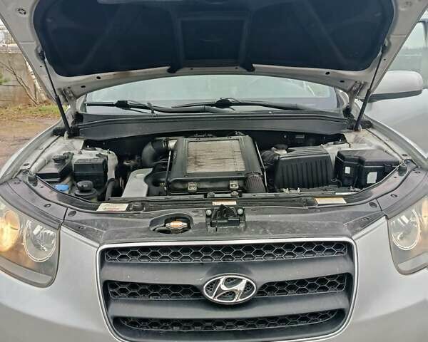 Сірий Хендай Санта Фе, об'ємом двигуна 2.2 л та пробігом 208 тис. км за 8650 $, фото 21 на Automoto.ua