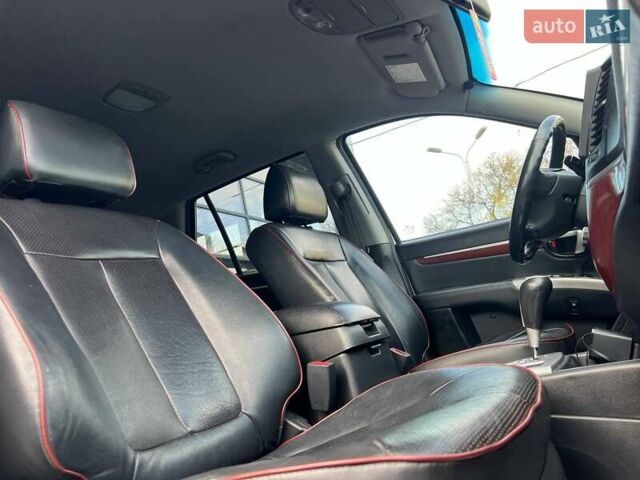 Серый Хендай Санта Фе, объемом двигателя 2.19 л и пробегом 253 тыс. км за 11500 $, фото 23 на Automoto.ua