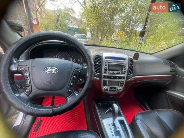 Серый Хендай Санта Фе, объемом двигателя 2.19 л и пробегом 297 тыс. км за 8600 $, фото 5 на Automoto.ua