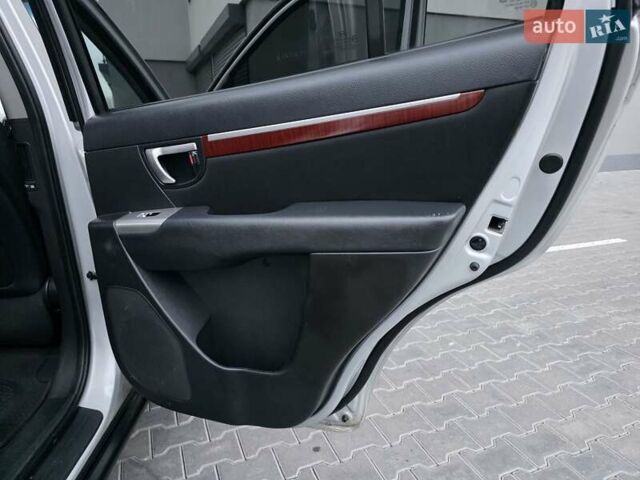 Серый Хендай Санта Фе, объемом двигателя 2.2 л и пробегом 251 тыс. км за 9333 $, фото 50 на Automoto.ua