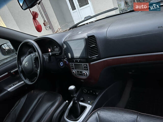 Серый Хендай Санта Фе, объемом двигателя 2.2 л и пробегом 205 тыс. км за 10300 $, фото 28 на Automoto.ua