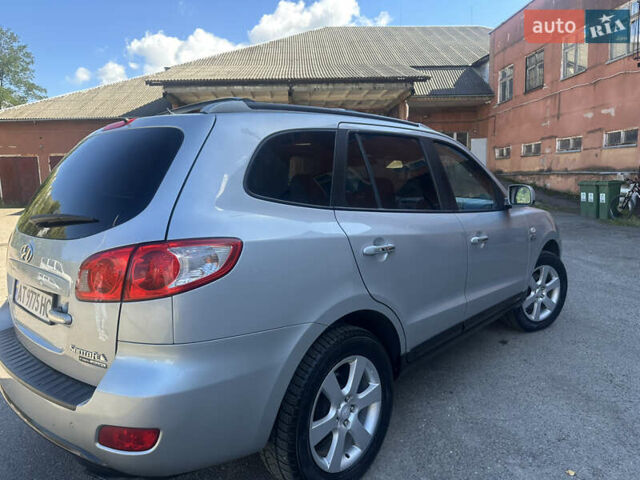 Серый Хендай Санта Фе, объемом двигателя 2.19 л и пробегом 301 тыс. км за 8500 $, фото 21 на Automoto.ua