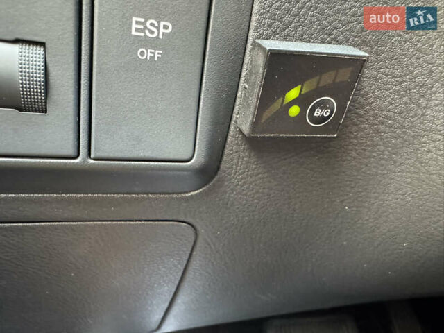 Серый Хендай Санта Фе, объемом двигателя 2.66 л и пробегом 255 тыс. км за 9500 $, фото 16 на Automoto.ua