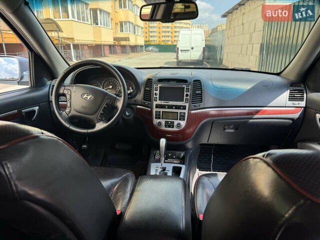 Серый Хендай Санта Фе, объемом двигателя 2.66 л и пробегом 255 тыс. км за 9500 $, фото 9 на Automoto.ua