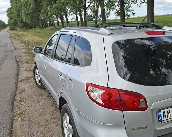 Серый Хендай Санта Фе, объемом двигателя 2.19 л и пробегом 260 тыс. км за 10700 $, фото 5 на Automoto.ua