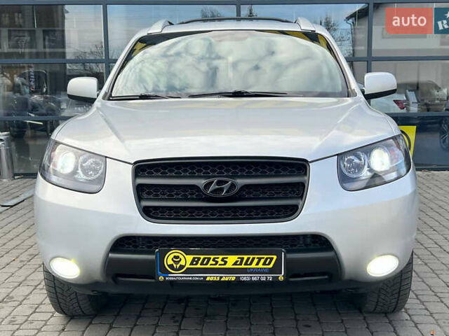 Серый Хендай Санта Фе, объемом двигателя 2.19 л и пробегом 253 тыс. км за 11500 $, фото 1 на Automoto.ua