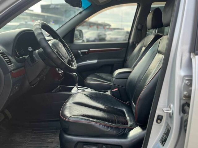 Серый Хендай Санта Фе, объемом двигателя 2.2 л и пробегом 254 тыс. км за 11300 $, фото 17 на Automoto.ua